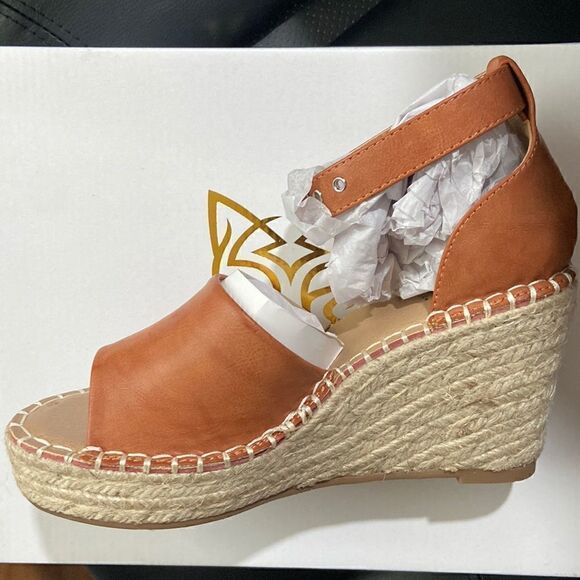 68. Beautiful Brown/Tan Faux Leather Wedges with Beige Rope detail on the Wedge - Picture 3 of 5
